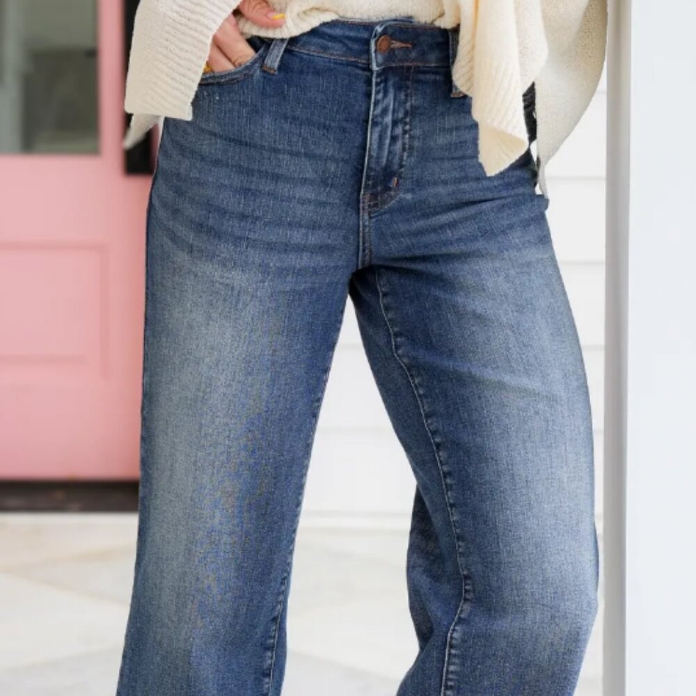 Judy Blue Look at Me Now High Rise Vintage Wash Crop Wide Leg Jeans!